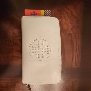 NWT Tory Burch KIPP ZIP CONTINENTAL WALLET Ivory 8"x4.5"
